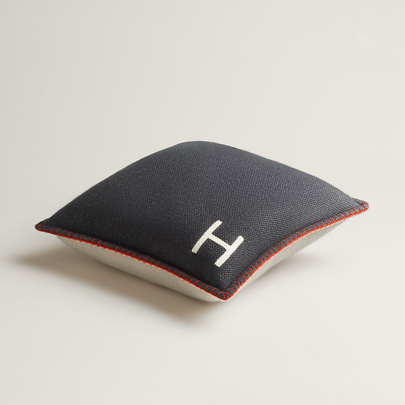 クッション 手織り 《アルティチュード》 - グレー | Hermès